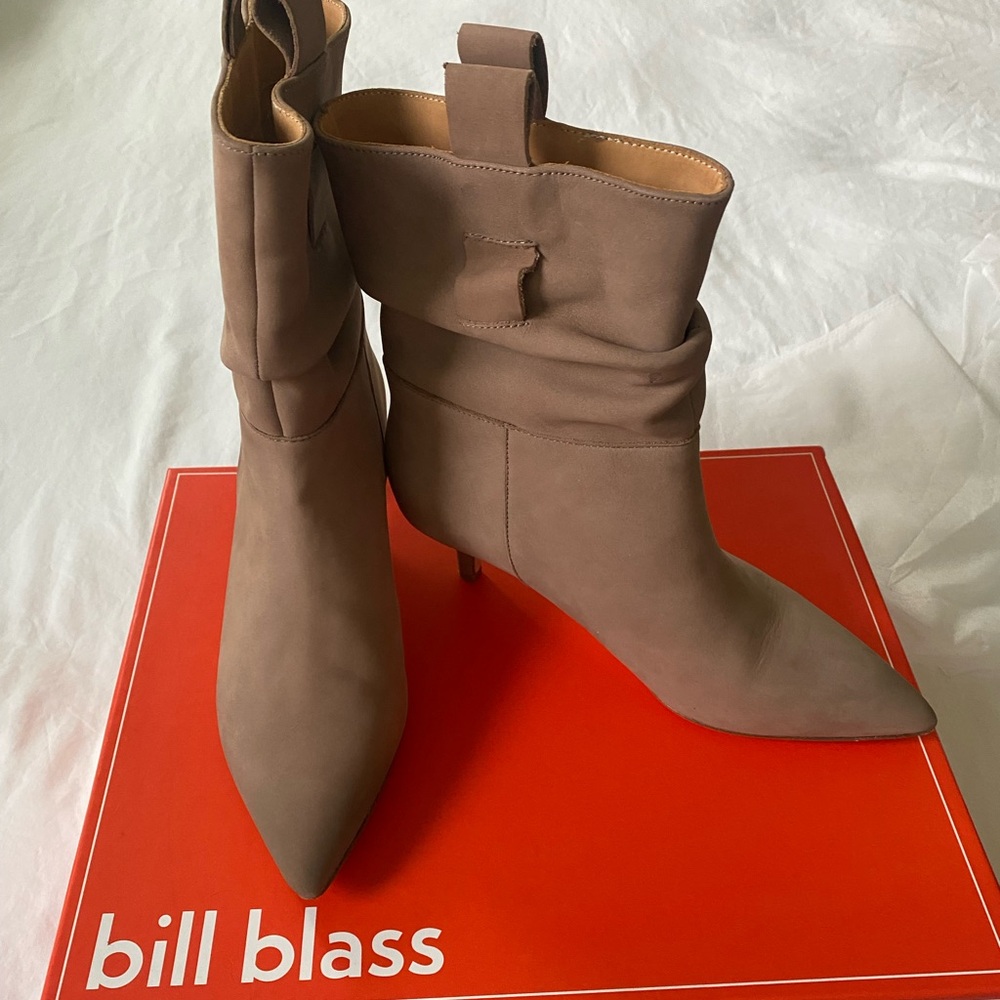 Bill Blass Francesca leather Taupe kitten Heeled Boots